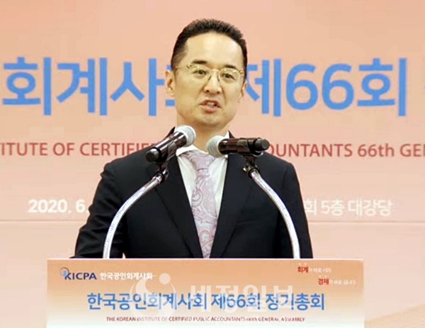 ▲ 부회장 후보로 단독 출마해 당선된 나철호 재정회계법인 대표가 당선소감을 말하고 있다.