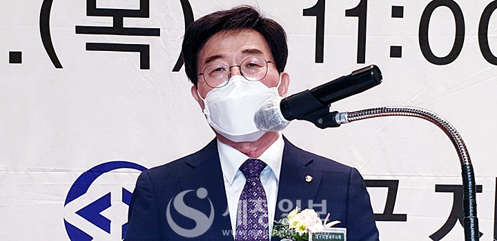 구광회 대구지방세무사회장이 인사말을 하고 있다.