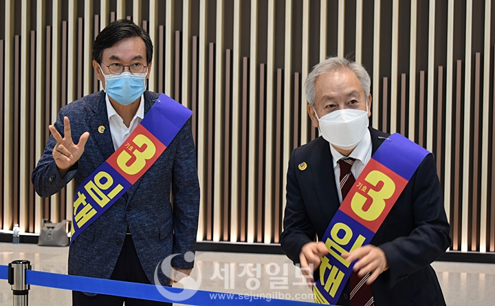 기호3번 임채룡 회장후보의 연대부회장 임종석.김승한 후보.