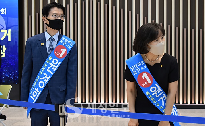 기호1번 원경희 회장후보의 연대부회장 임채수.고은경 후보.