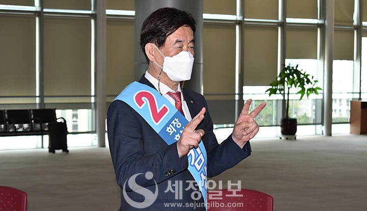 기호2번 김상현 회장후보의 연대부회장 황선의 후보.