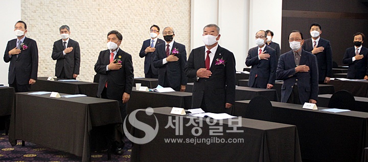 세무업계 관계자들이 참석해 창립총회를 축하해 주고 있다.