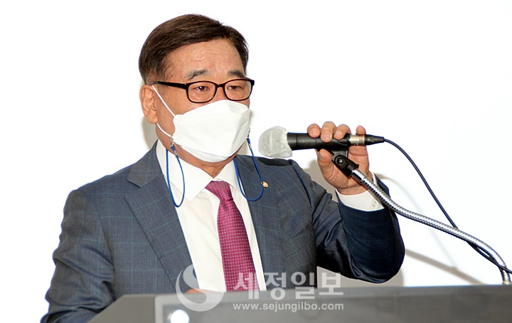 임채룡 대한세무확회 창립준비단장이 창립총회에서 인사말을 하고 있다.