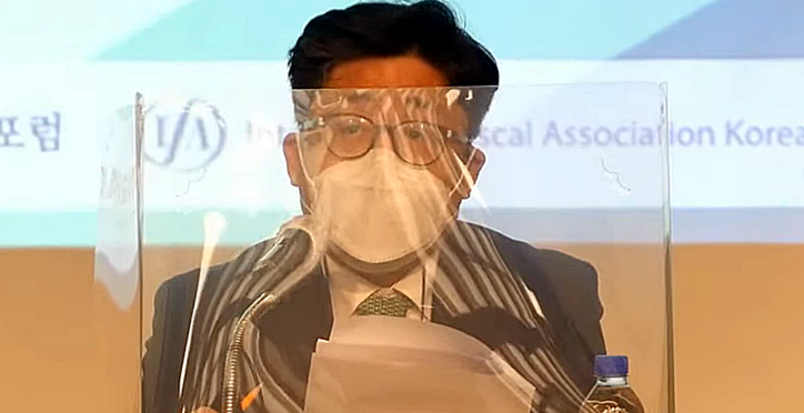 토론에서 의견을 발표하고 잇는 박훈 서울시립대 교수. [2021 조세관련학회 연합학술대회 온라인방송화면 캡처]