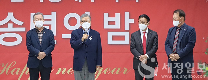 부산지방세무사회 이영근 고문이 축사를 하고 있다.