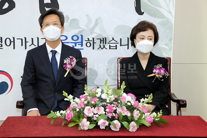 이정희 강서세무서장이 37년간의 공직생활을 마무리하고 29일 명예퇴임식을 가졌다.