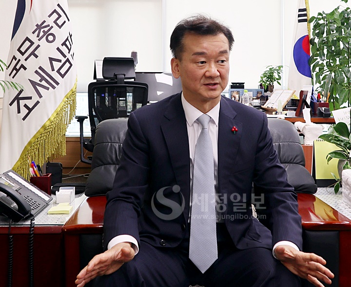 황정훈 조세심판원장은 2023년 기묘년 신년인터뷰에서 “사회, 경제적 환경의 변화로 과거보다 더 큰 어려움에 처한 납세자들의 권리보호를 위해 최선의 노력을 경주하고 있다"고 말했다.