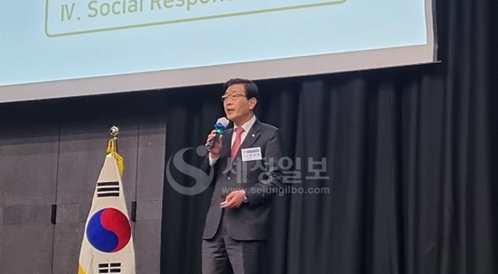 원경희 한국세무사회장의 윤리교육.