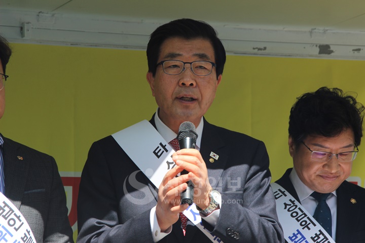 원경희 한국세무사회장이 법사위의 개선을 촉구하고 있다.