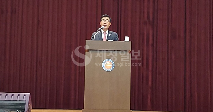 광주지방세무사회 회원보수교육에서 인사말을 하고 있는 원경희 한국세무사회장.