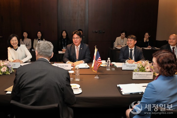 한-미 관세청 양자 회담시 인사말을 하는 윤태식 관세청장(왼쪽 두번째). [관세청 제공]