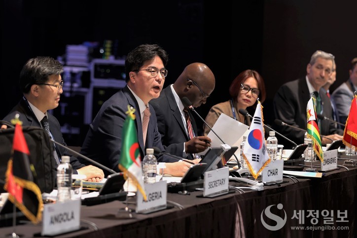 윤태식 관세청장이  ‘K-Customs Week 2023’에서 공동선언문을 발표하고 있다. [관세청 제공]