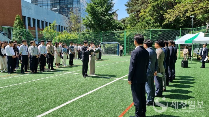 적극행정 및 청렴 다짐 결의문 낭독. [중부지방국세청 제공]