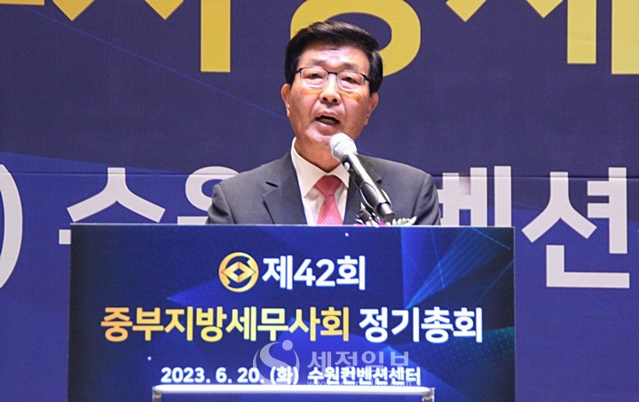 원경희 한국세무사회장이 인사말을 하고 있다.