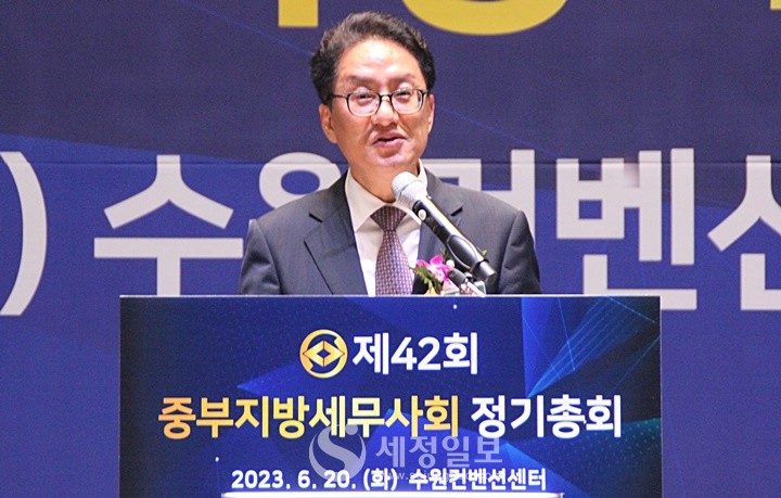 유영조 중부지방세무사회장이 인사말을 하고 있다.