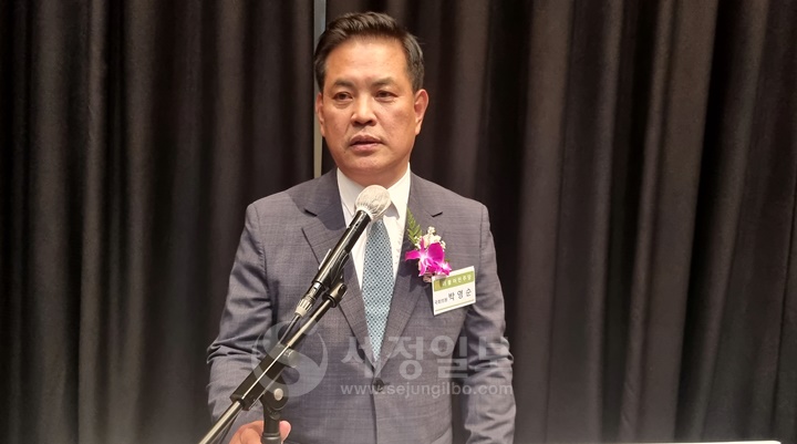 더불어민주당 박영순 의원이 참석해 축사를 하고 있다.