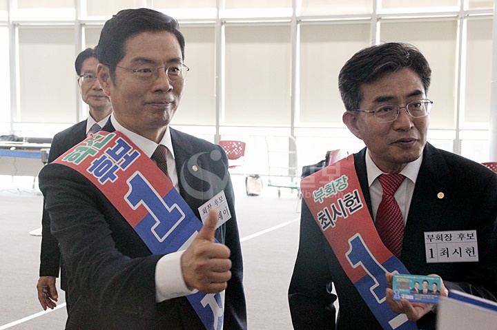 기호1번 구재이 회장 후보와 최시헌 연대부회장 후보.