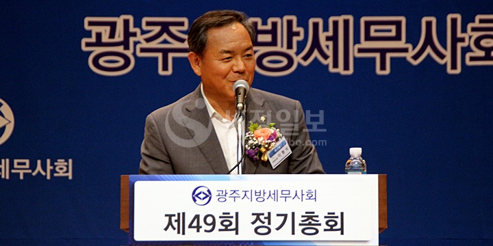 더불어민주당 이형석 의원이 축사를 하고 있다.