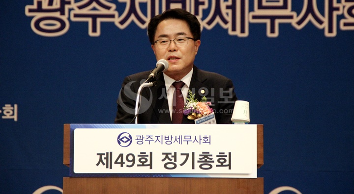 유권규 광주지방세무사회장이 제49회 정기총회에서 인사말을 하고 있다.