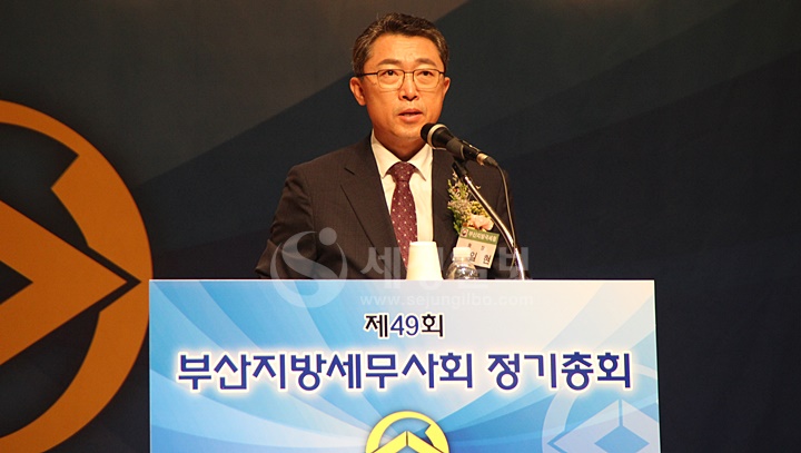 장일현 부산지방국세청장이 축사를 하고 있다.