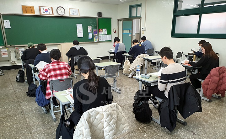 사진은 지난 3월 11일 열린 `23년 제40회 관세사 1차시험장 모습.