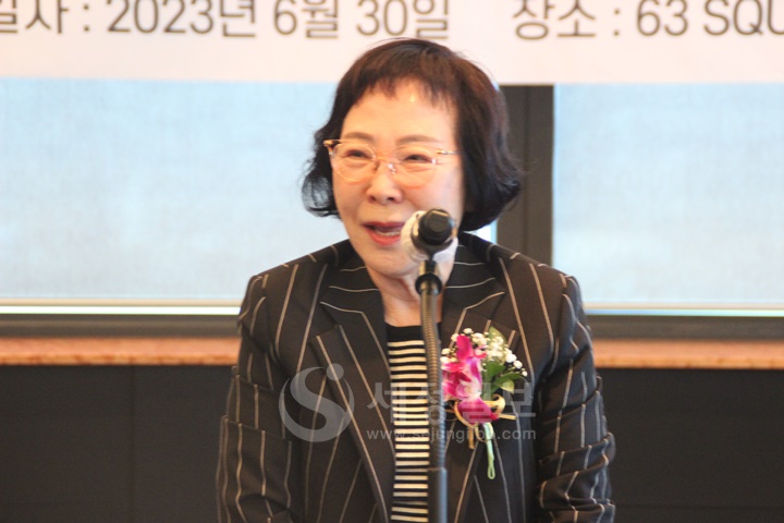 이태야 세무사(여성세무사회 고문)가 축사를 하고 있다.