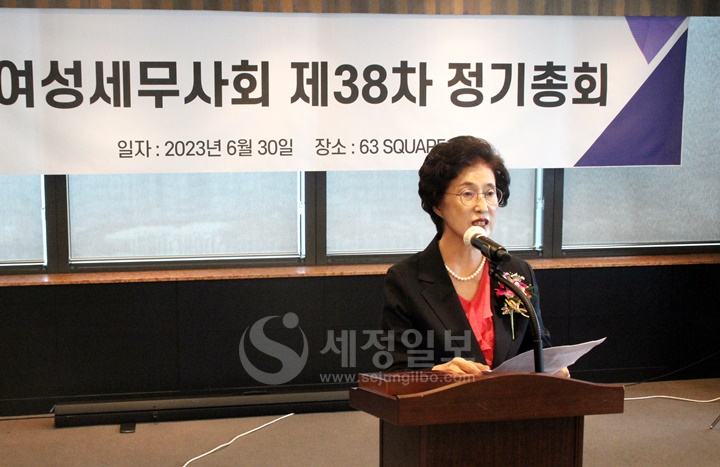 이찬희 한국여성세무사회장이 인사말을 하고 있다.