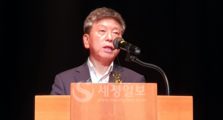 김정윤 역삼세무서장이 축사를 하고 있다.