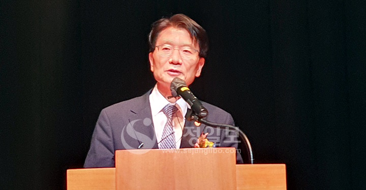 임채수 서울지방세무사회장이 축사를 하고 있다.