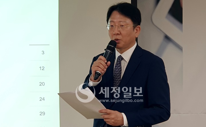 장재형 세무사(법무법인 율촌, 법학박사)가 주제발표를 하고 있다.