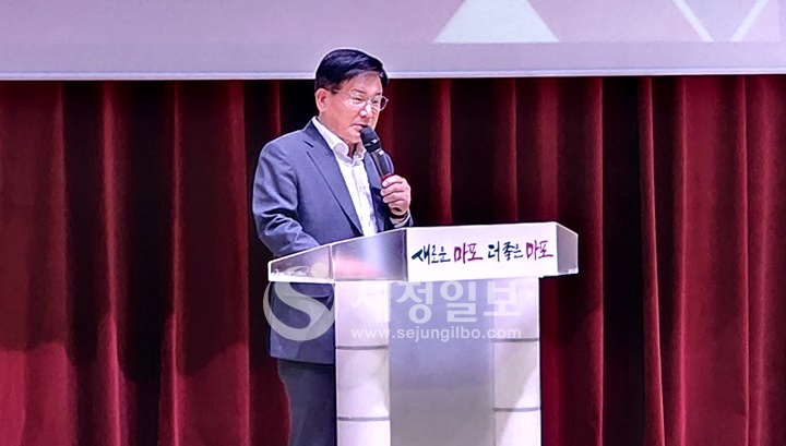 박강수 마포구청장이 인사말을 하고 있다.