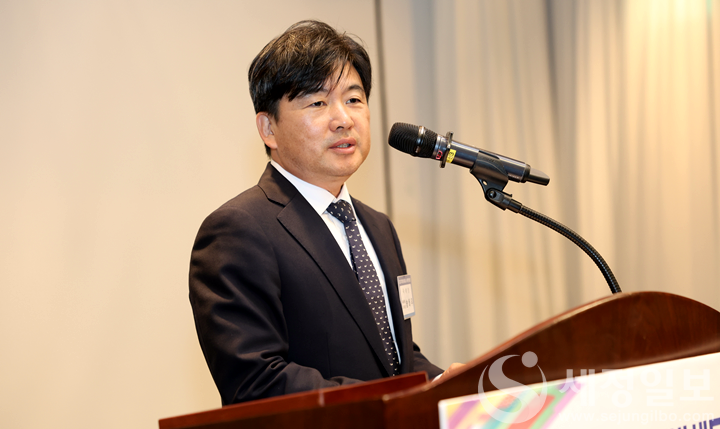 송바우 국세공무원교육원장이 축사를 하고 있다.