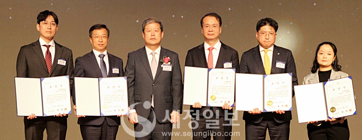 최재해 감사원장 표창장 수여.