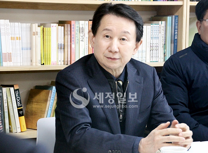 안동범 세무법인 로고스 회장은 올해로 12번째 사회복지법인 엔젤스헤이븐(은평천사원)을 잊지 않고 찾았다. 