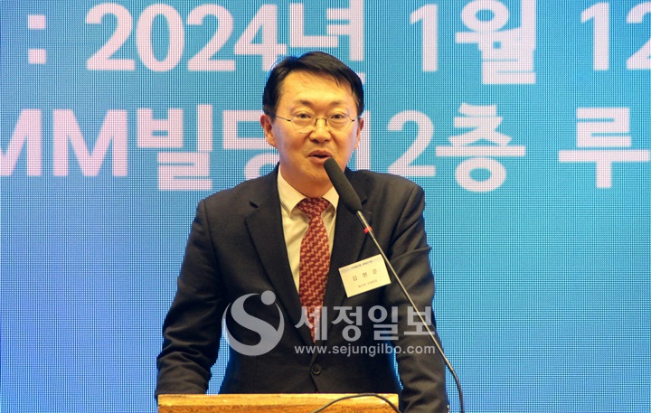 김현준 전 국세청장이 축사를 하고 있다.