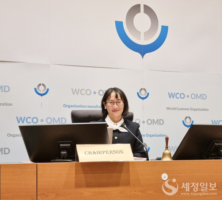 지난 2월7일~9일 벨기에 브뤼셀에서 개최된 세계관세기구 제42차 원산지기술위원회에서 의장 연임에 성공한 관세청 조선화 주무관.