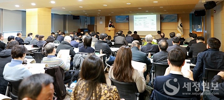 사진은 지난달 8일 남대문세무서에서 북부권역 회원전문교육으로 김현정 세무사가 상속세 조사 절차와 관련규정에 관해 강의하고 있는 모습이다. [서울지방세무사회 제공]