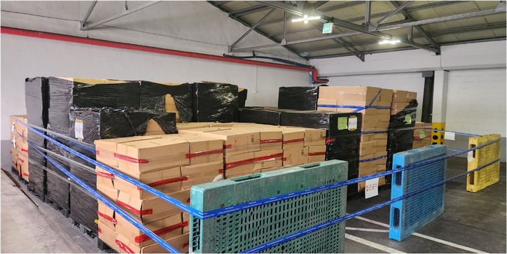 담배 대신 골판지를 채운 가짜 담배상자.