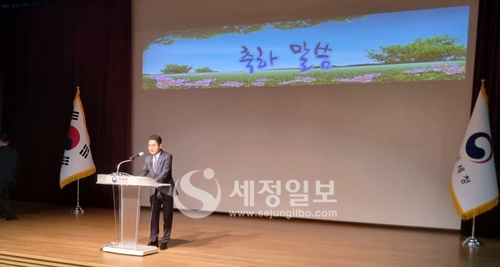 김창기 국세청장이 서기관 승진자 임명장 수여식에서 축사를 전하고 있다.