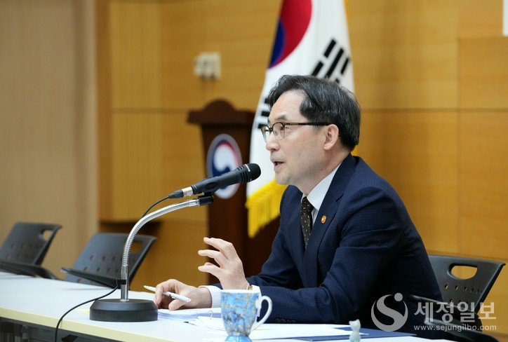 16일 한기정 공정거래위원장이 공정위 출입기자들과의 간담회에서 모두 발언을 하고 있다.