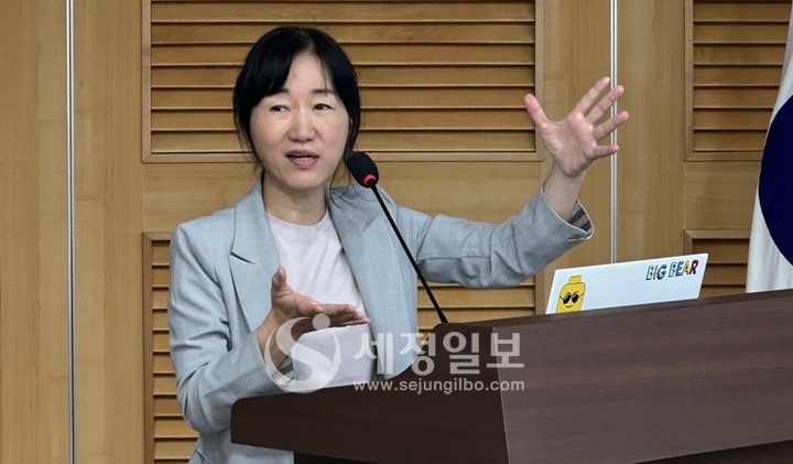 정세은 교수(충남대)가 주제발표를 하고 있다.