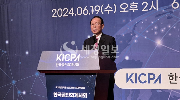 최운열 당선자가 당선소감을 밝히고 있다.