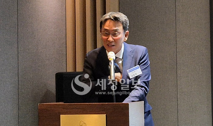 김동욱 강서세무서장이 참석해 축사를 하고 있다.