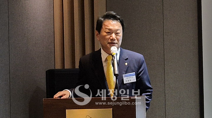 이종탁 서울지방세무사회장이 참석해 축사를 하고 있다.