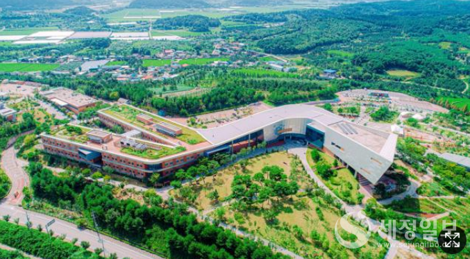 국립낙동강생물자원관 : ￮(특징)우리나라의 생물주권 확보, 담수 생태계와 생물자원 보전, 국가의 사회·경제·환경적 문제를 해결하는데 필요한 조사·연구를 위해 설립됨 ￮ (소재지)경북 상주시 도남2길 137