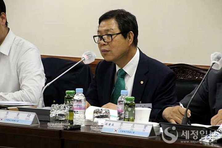 이중건 중부지방세무사회장이 인사말을 하고 있다.