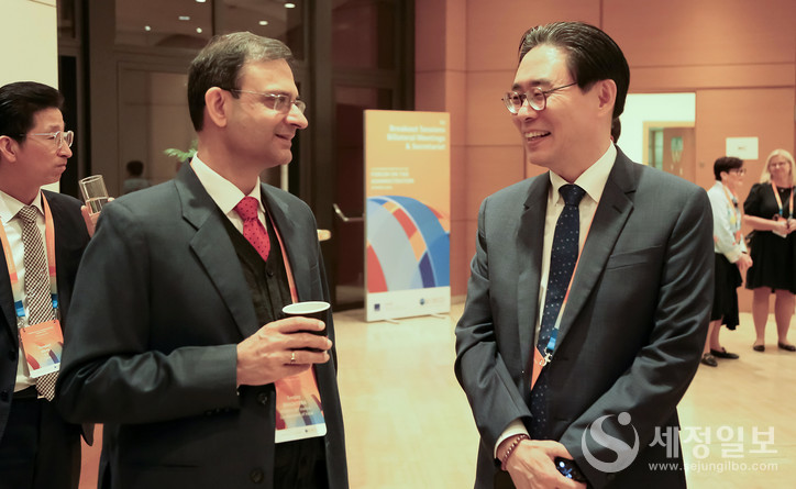 인도 국세청장 산자이 마호트라과 강민수 국세청장