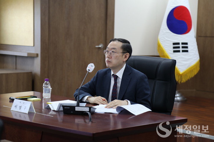 이명구 관세청 차장이 15일 대전에서 개최한 '24년 제4차 '마약밀수 특별대책 추진단'회의를 주재하고 있다.