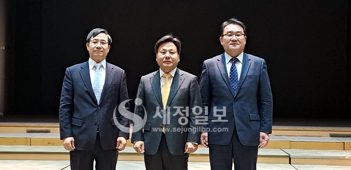 이현세무법인의 일등공신들. 왼쪽부터 마숙룡 이현세무법인 대표, 안만식 서현파트너스 회장, 김용균 상임고문(전 중부지방국세청장)