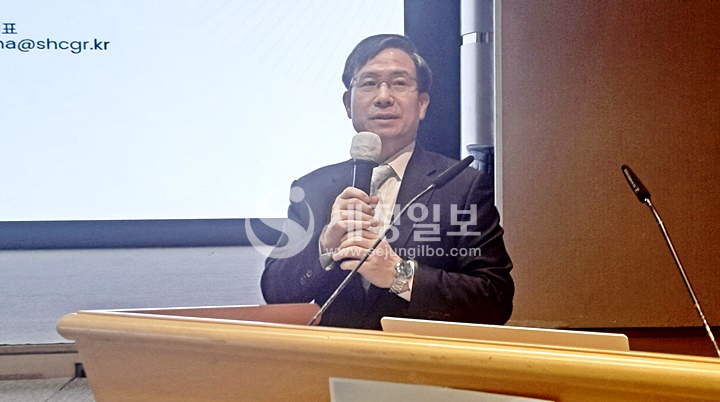 마숙룡 이현세무법인 대표가 세무협력벨트 참여유형 및 성과공유 프로그램에 대해 설명하고 있다.